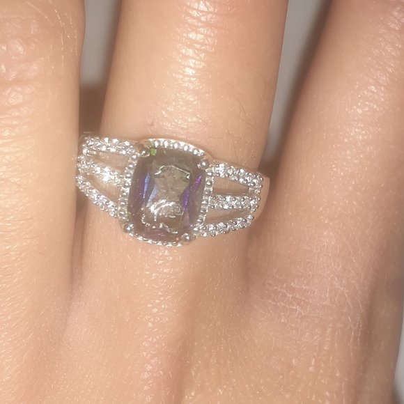 Costume Jewlery- A Multi Color Stone Ring Tiny Crystals On Sides - Picture 2 of 3